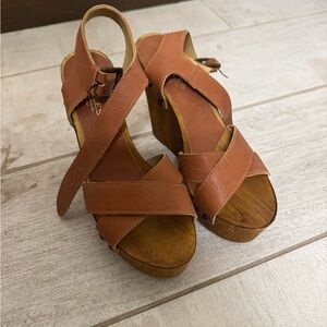 Charles David Women's Tan Leather Wedges